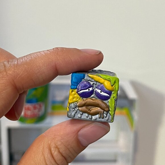 The Grossery Gang Muck Chuck Garbage Truck + Yucky Mart W Checkout Playset - Picture 3 of 15